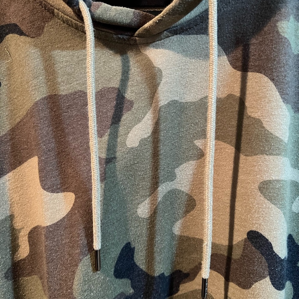 PACSUN - CAMO HOODIE (L)